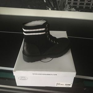 Steve Madden Holden booties NIB size 7